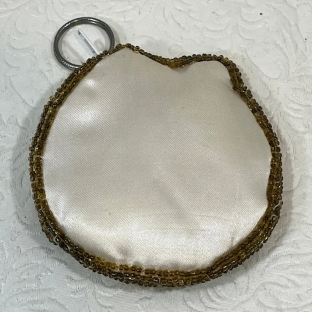 VTG Christmas Wreath Sequined Beaded Zip Change Coin Key Chain Purse Pouch 3.5